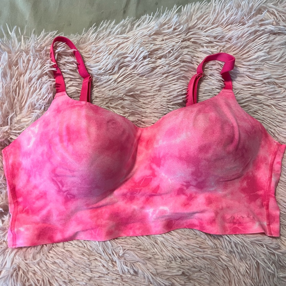 PINK Wireless Lightly Lined Sports Bra